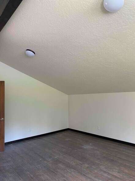 Building Photo - 38 Picnic Gulch Rd