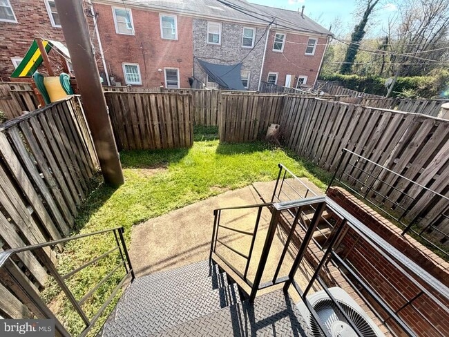 Building Photo - 5129 Clacton Ave