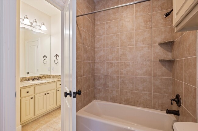 Building Photo - 538 Villa Dr