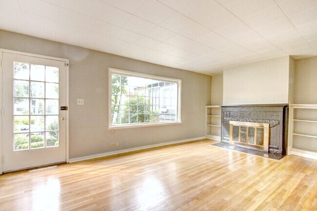 Building Photo - 502 NE 72nd St