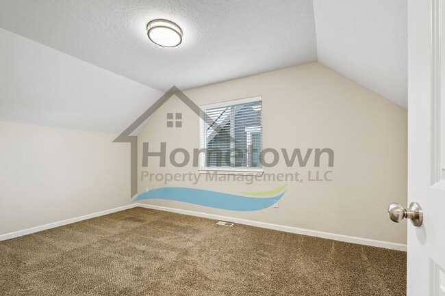 Building Photo - 2 Bedroom 2 Bath Home with Attached Garage Available in Coeur d'Alene!