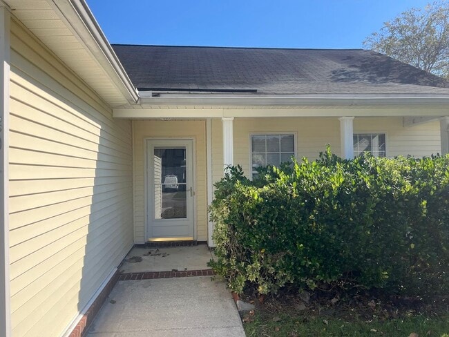 Building Photo - Available now. FULLY RENOVATED 3BR 2BA Hou...