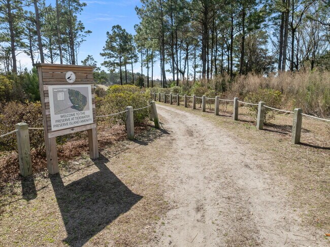 Building Photo - 322 Royal Eagle Ct