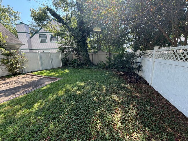 Building Photo - 1605 Hathern Ct