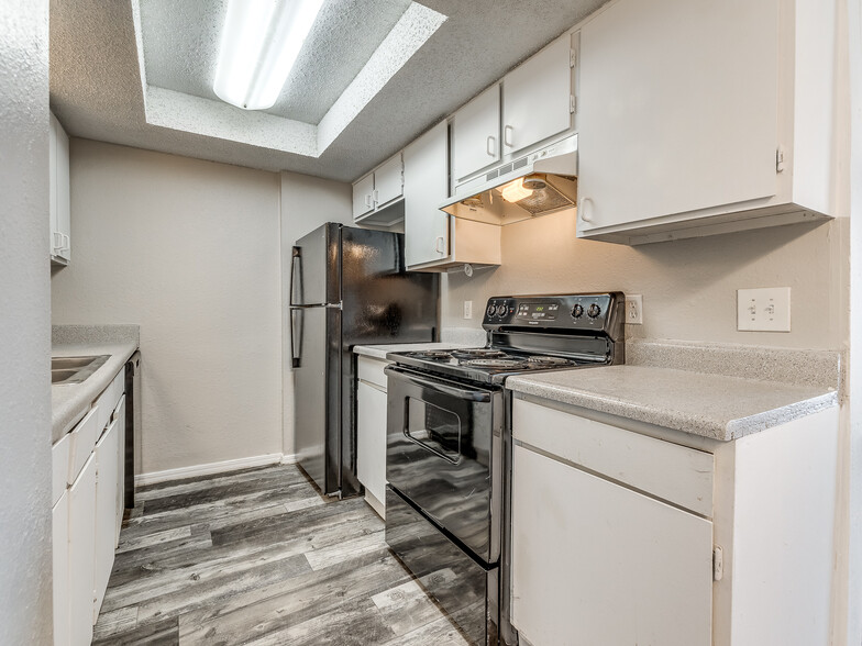 Fairfax Apartments - Kitchen - Fairfax Apartments