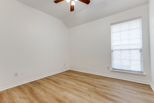 Building Photo - 9247 Aristocrat Ln