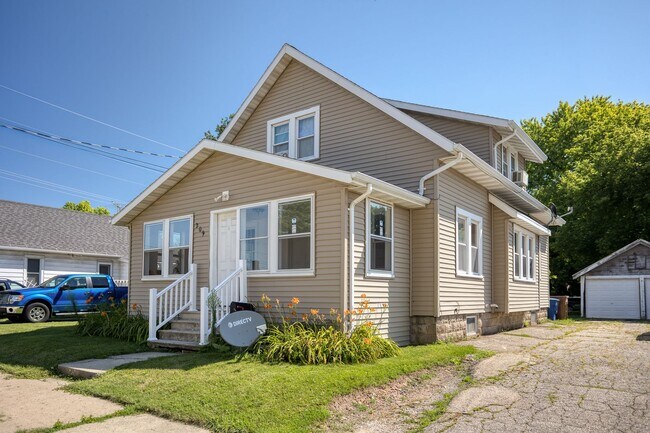 Building Photo - 209 Appleton St