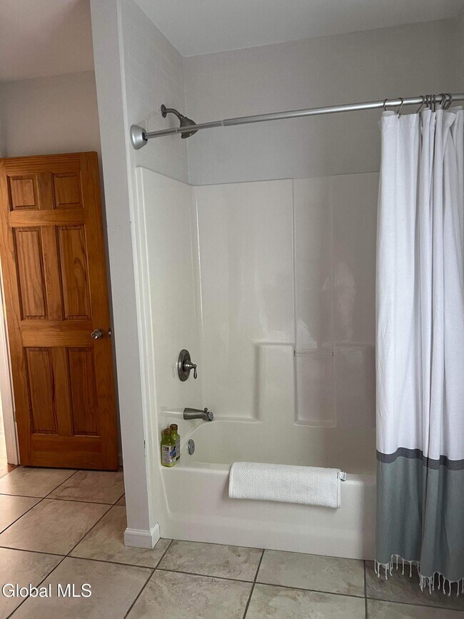 Building Photo - 165 Lake Ave