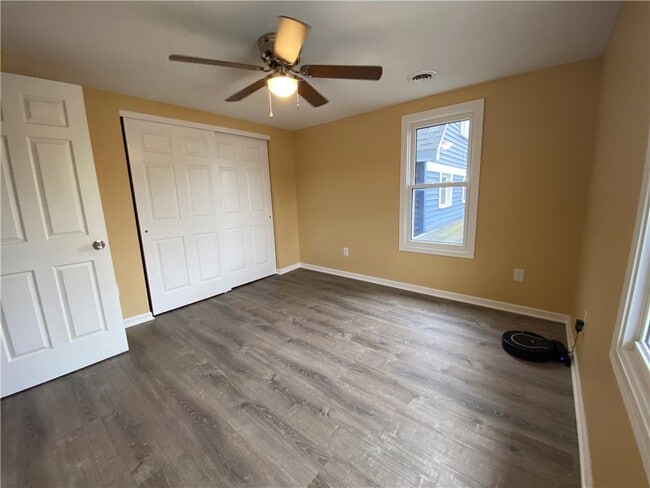 Building Photo - 233 W Commercial St