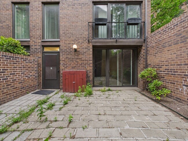 Building Photo - #1 St James Court