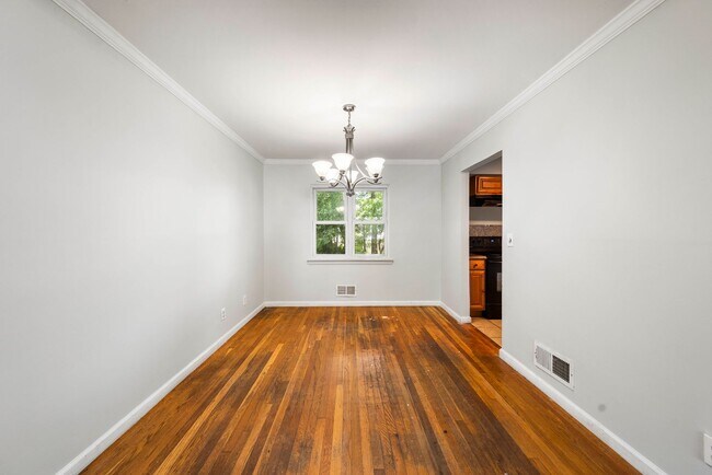 Building Photo - Spacious five bedroom home