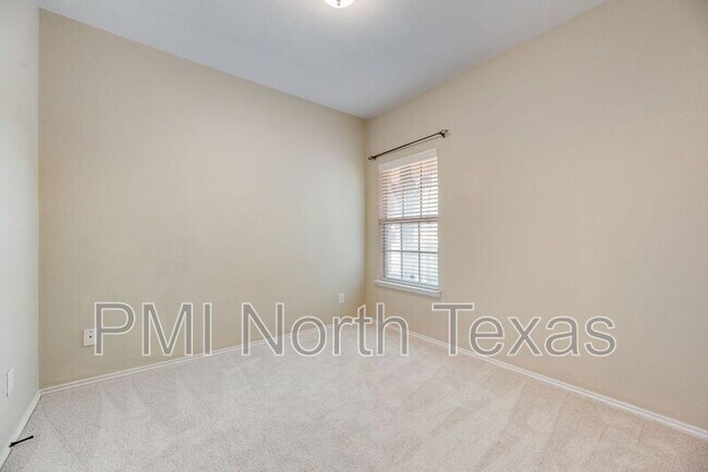 Building Photo - 2677 Calmwater Dr