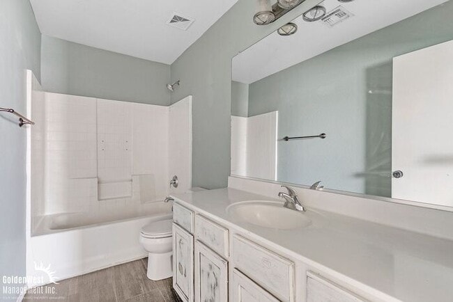 Building Photo - Luxurious 4Bdm 2.5Ba Home with Expansive Backyard in Mesa