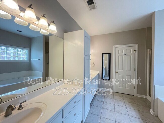 Building Photo - 5630 Arialo Dr