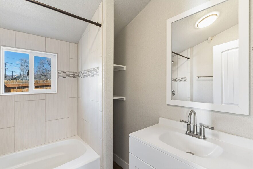 Building Photo - 112 S 10th St