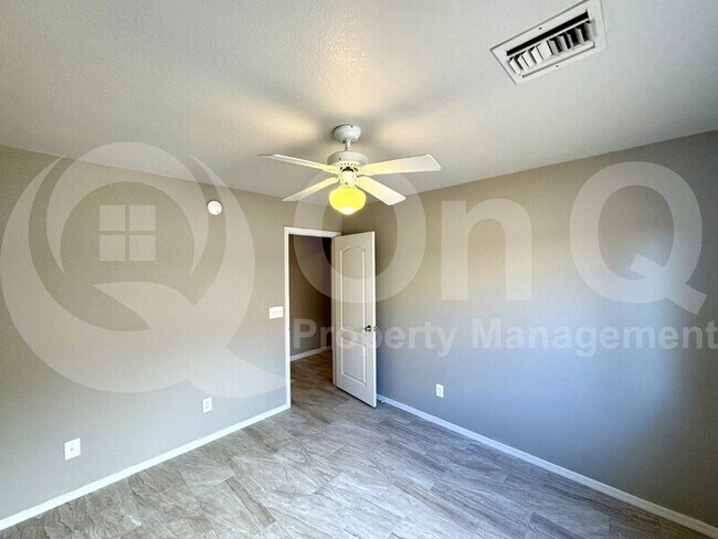 Building Photo - 2084 W Cholla Estate Dr