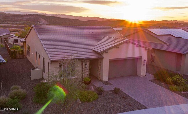 Building Photo - 3705 Ridgeview Ter