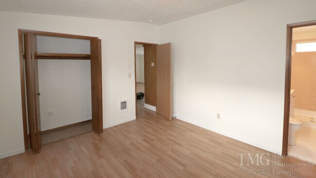 Building Photo - 2908.5 NE Stapleton Rd
