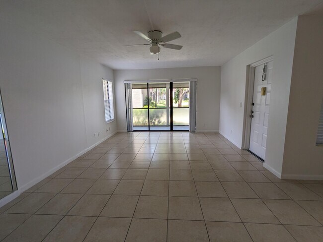 Building Photo - 711 Sunny Pine Way