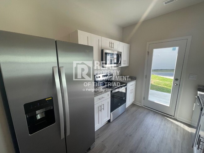 Building Photo - Brand New 3bd/2.5ba Townhome in Trinity