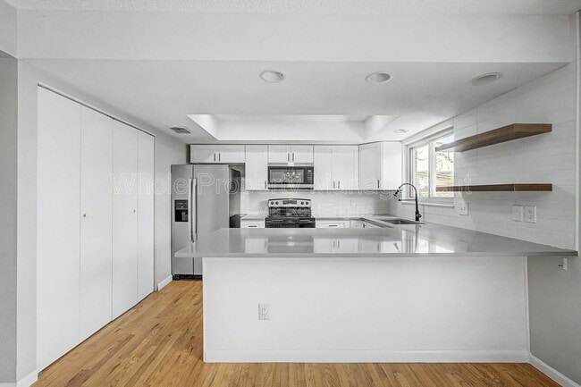 Building Photo - 9037 E Nassau Ave