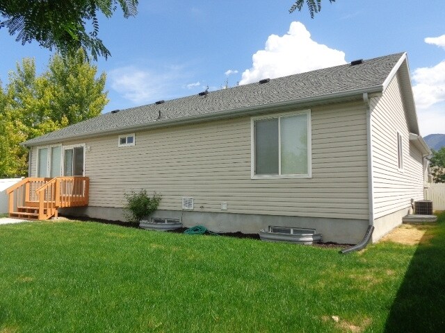 Building Photo - 5551 Geneva Way