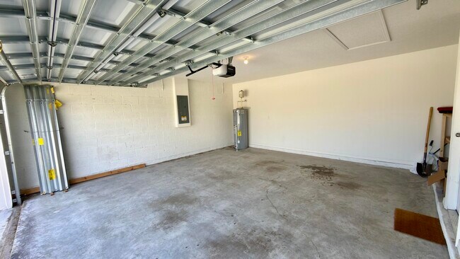 Building Photo - 6446 NW Polly Ct