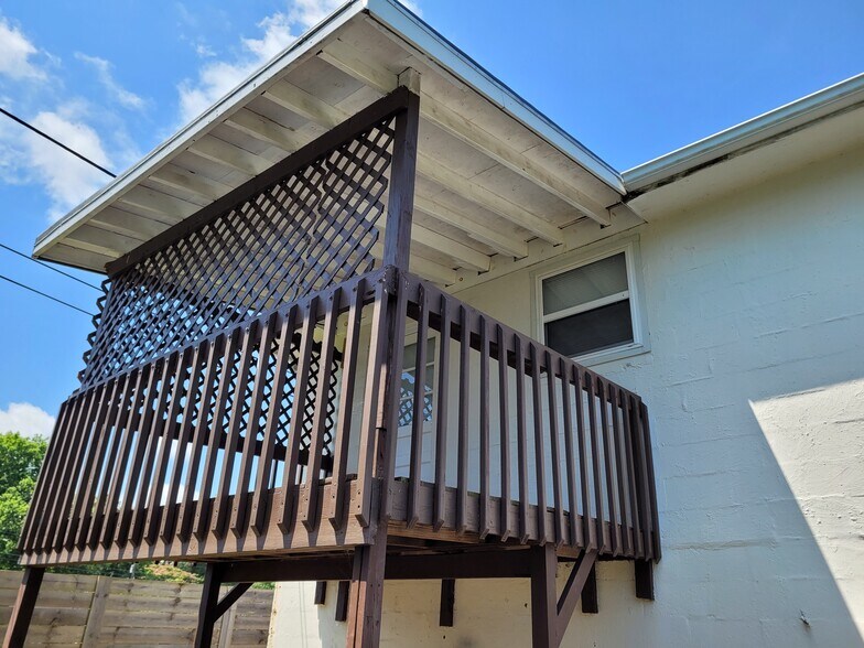 Covered deck - 5220 Jacksboro Pike