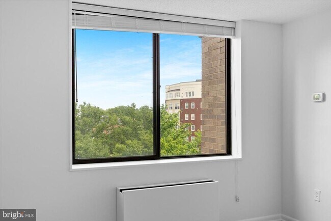 Building Photo - 3701 S George Mason Dr