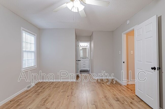 Building Photo - 111 Canebrake Dr