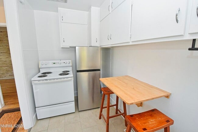 Building Photo - 536 La Rue Ave