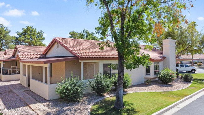 Building Photo - 1120 N Val Vista Dr