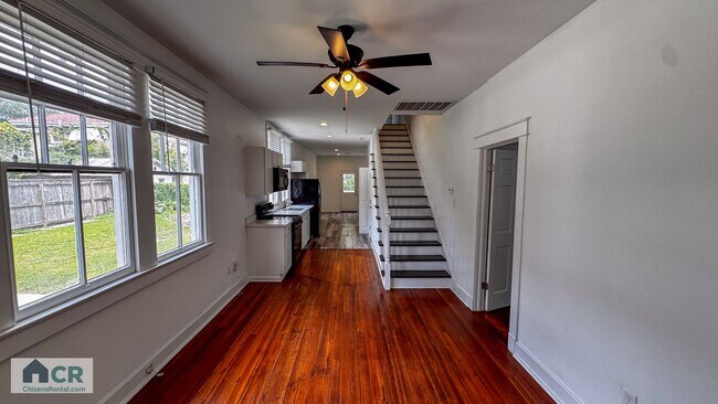 Building Photo - 5bd/2ba Near Campus and Stadium! Text 727-459-4141 for more info!