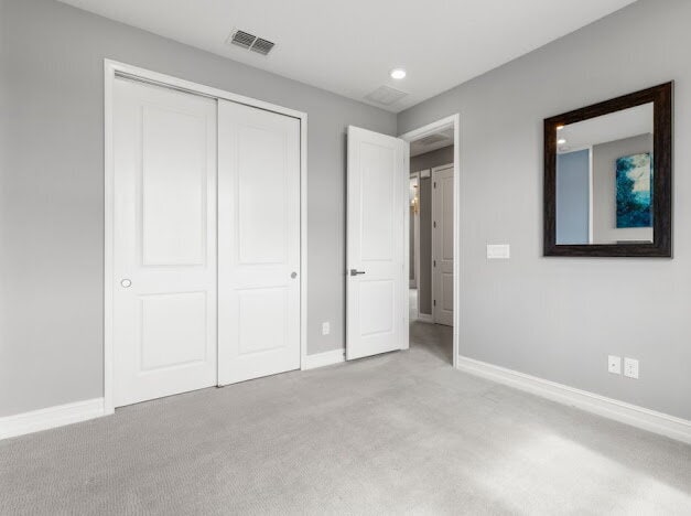 Building Photo - "Estancia 3-Bed Sanctuary with Granite Finishes and Scenic Views in Wesley Chapel"