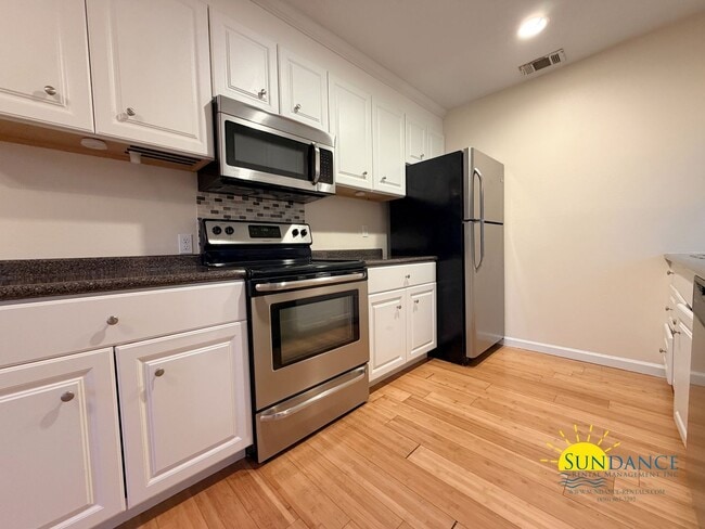 Building Photo - Charming 2 Bedroom Unit in Fort Walton Beach!