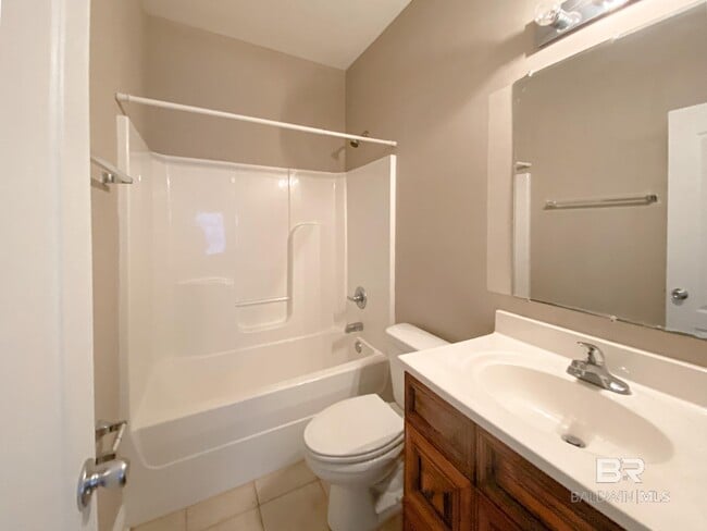 Building Photo - 116 S Elm St