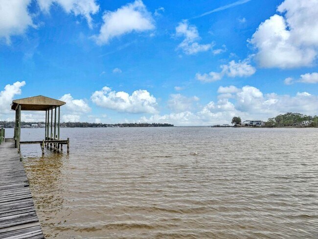 Building Photo - Waterfront Home in Niceville on the Bay wi...