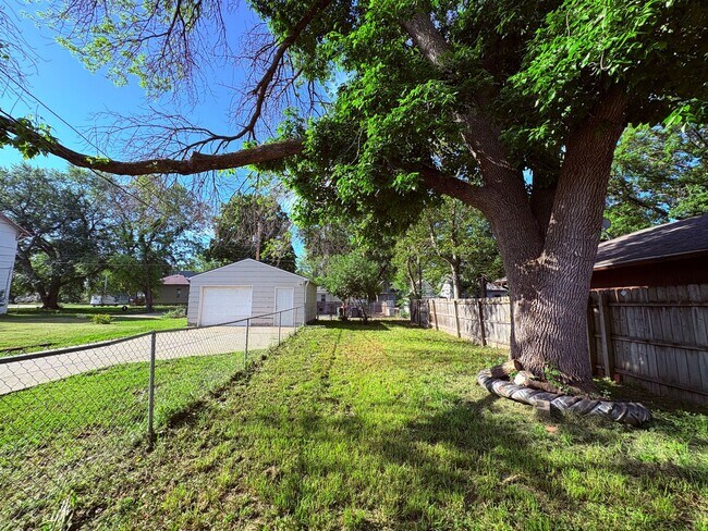 Building Photo - COMING SOON - Traditional 3BD/2BA Home w/ ...