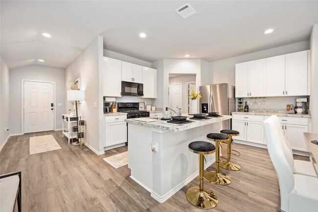 Building Photo - 10527 Meadow Saffron Dr