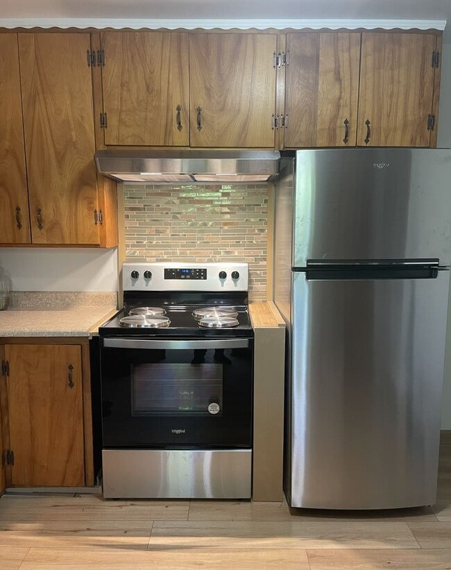 Building Photo - Available Now! Beautiful 3/1 with Large Fr...