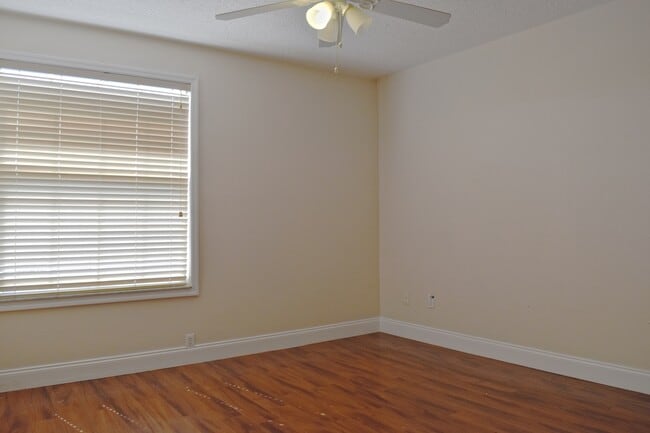 Building Photo - Avalon Park Pool Home - Gated Street - 7 B...