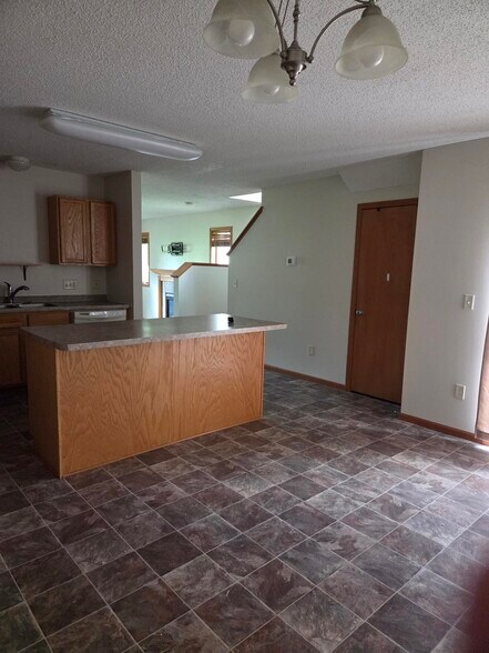 kitchen island - 208 Coves Ct