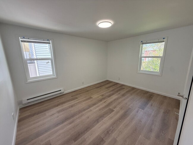 Building Photo - Tastefully Updated Ranier Beach 2bd 1bath Duplex unit!