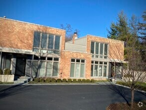Building Photo - 701 Elm St