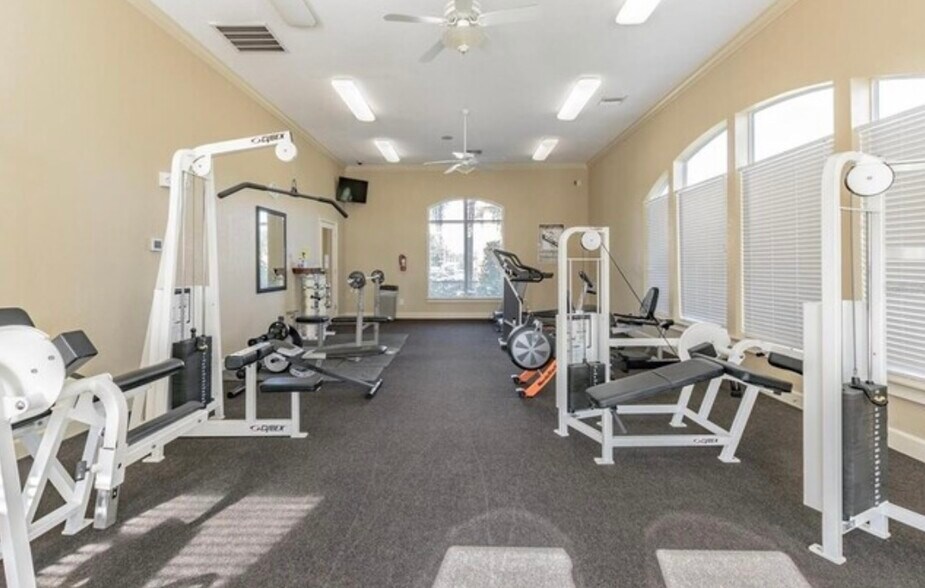 Building Photo - 4345 Bayside Village Dr