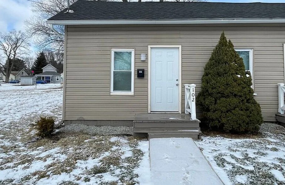 Primary Photo - 102 Chestnut St