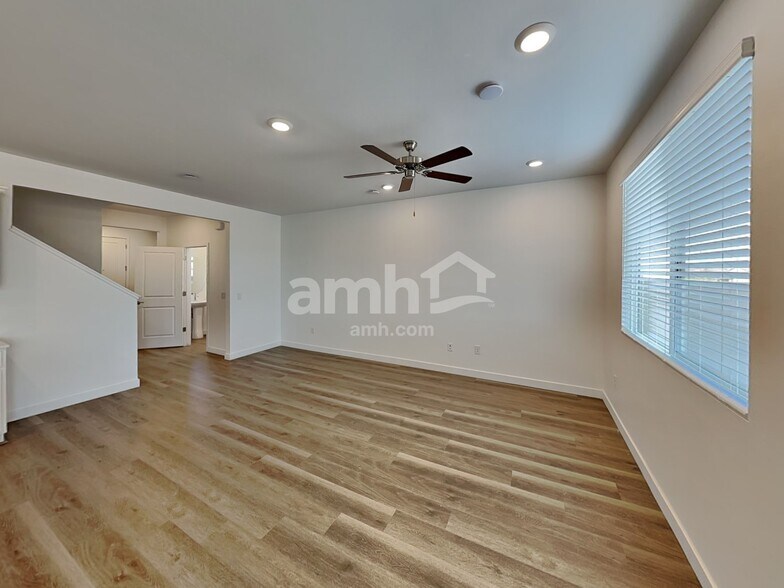 Building Photo - 6144 W Calle Lingo