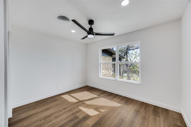 Building Photo - 11704 Indianhead Dr