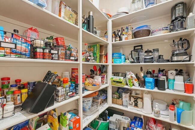 Building Photo - 10702 E Lumiere Ave