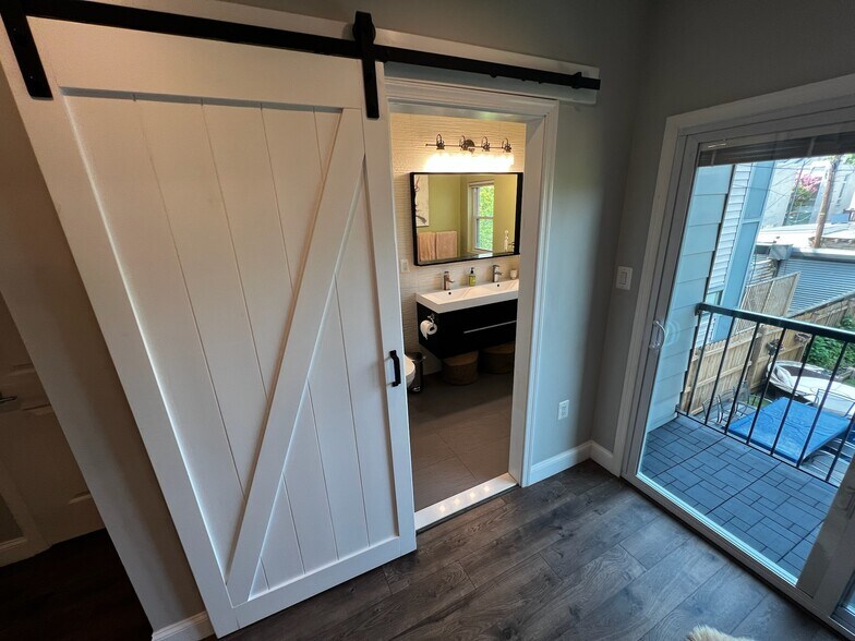 Primary Bathroom en-suite - 435 Ridge St NW